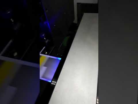 видео компании около UV printing machine